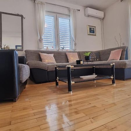 Apartman Sara Preko Eksteriør bilde