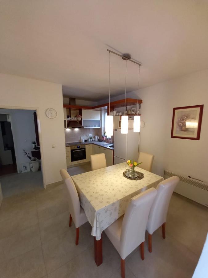 Apartman Sara Preko Eksteriør bilde