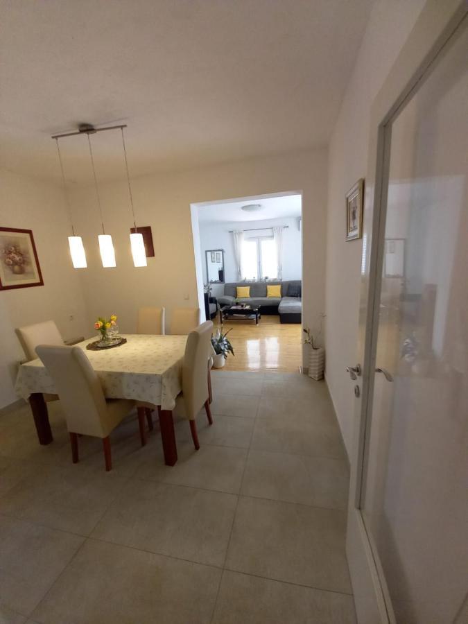 Apartman Sara Preko Eksteriør bilde